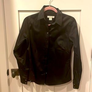 Banana Republic non iron fitted stretch button down black top.  Never worn sz6p